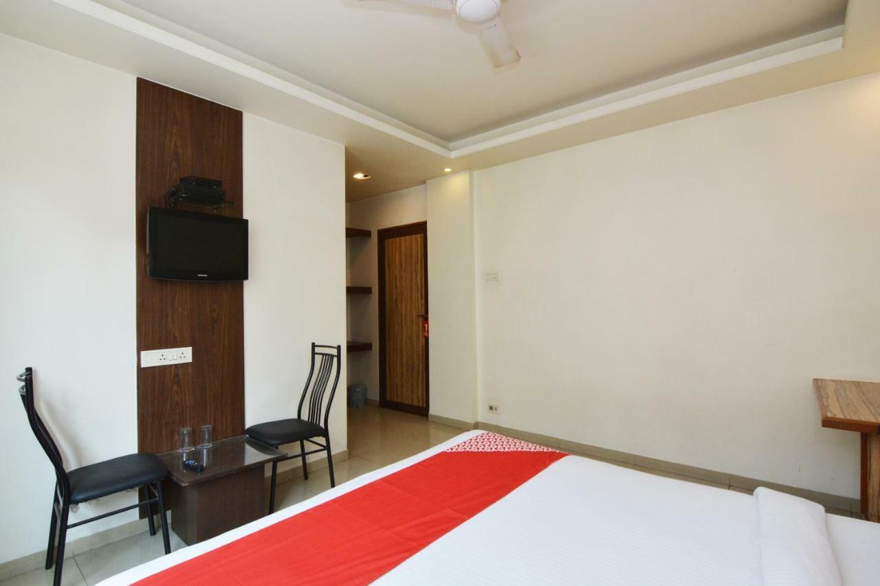 Hotel Oyo 24197 Saptaruchi Pimpri-Chinchwad Exteriér fotografie